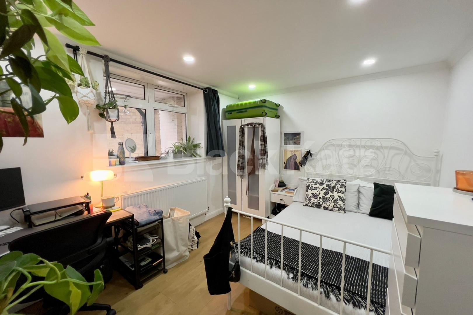 Recently redecorated throughout, wooden floors, white walls & superbly located Browning Street , Elephant and Castle SE17